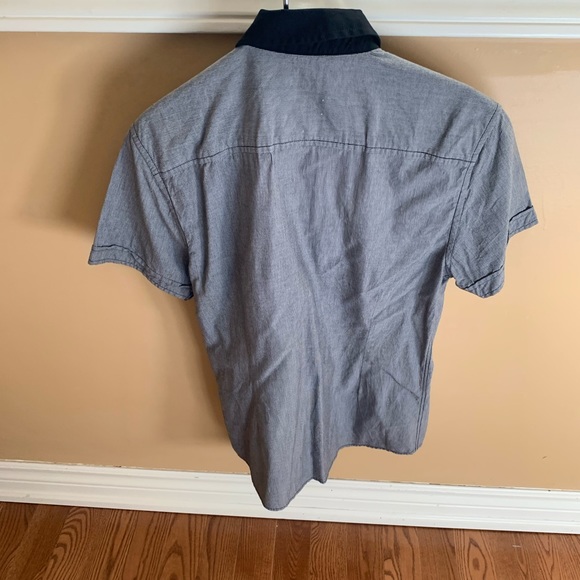 Guess slim fit dress tshirt buttons up size S - Picture 3 of 3